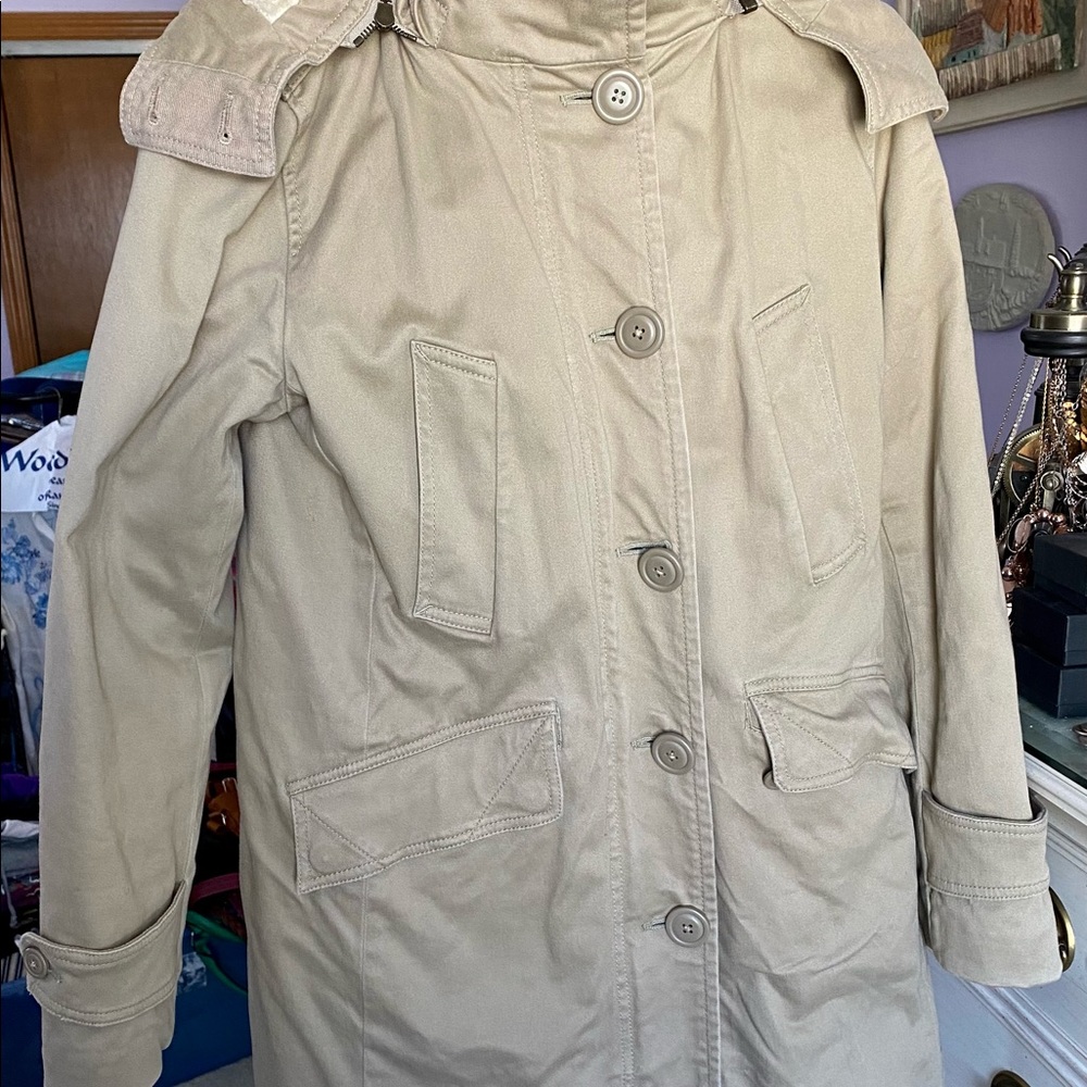 J Crew Beige Winter Coat, zipped fury hood, w/kaki green lining.  Size XS.
